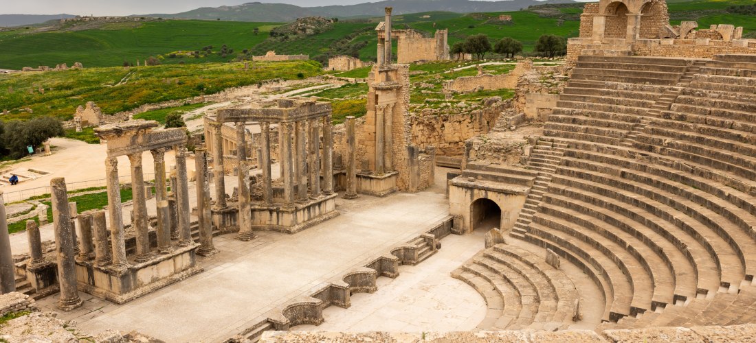 Antikes römisches Theater von Dougga in Teboursouk im Nordwesten Tunesiens