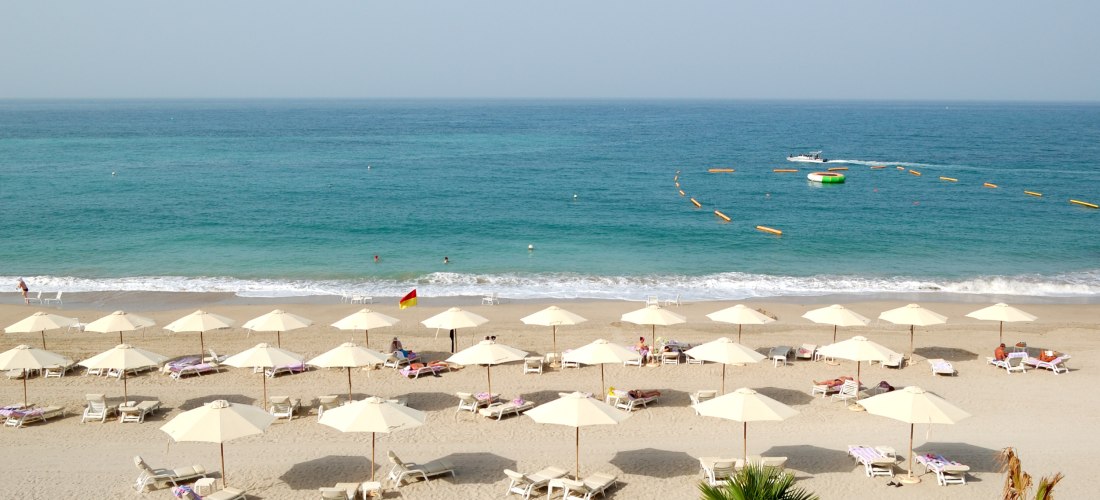 Luxuriöses Strandhotel direkt am Meer. Strandurlaub an der Küste