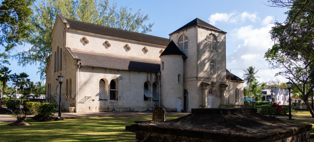 St. James Parish Church auf Barbados, historische Kirche mit Kolonialarchitektur in grüner Umgebung.