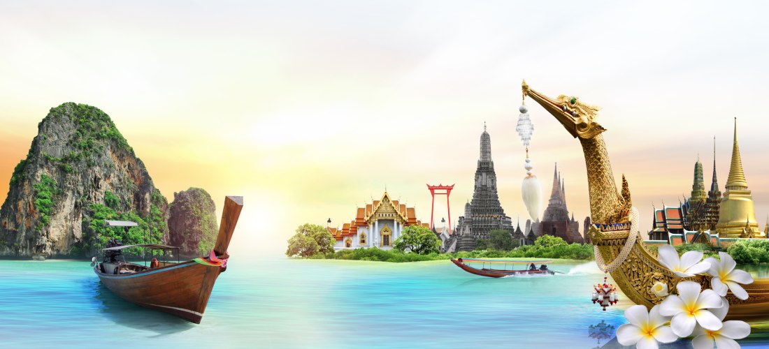 Das Bild ist eine farbenfrohe Collage, die zentrale Symbole Thailands vereint: Links sind typische Kalksteinfelsen mit Longtail-Booten in türkisblauem Wasser zu sehen – ein Motiv aus Südthailand. In der Mitte erheben sich verschiedene berühmte Tempel Bang