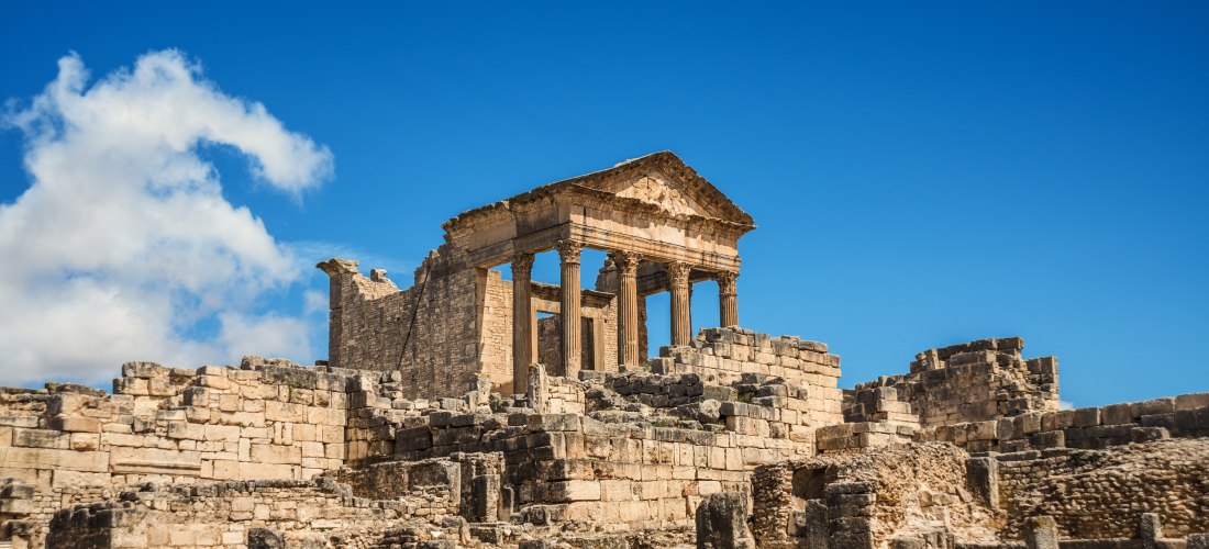 Das römische Kapitol. Ruine. Tunesien, Dougga.