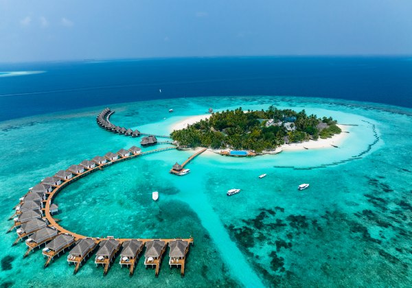 Luftaufnahme, Malediven, Nord-Malé-Atoll, Indischer Ozean, Thulhagiri Island Resort mit Wasserbungalows