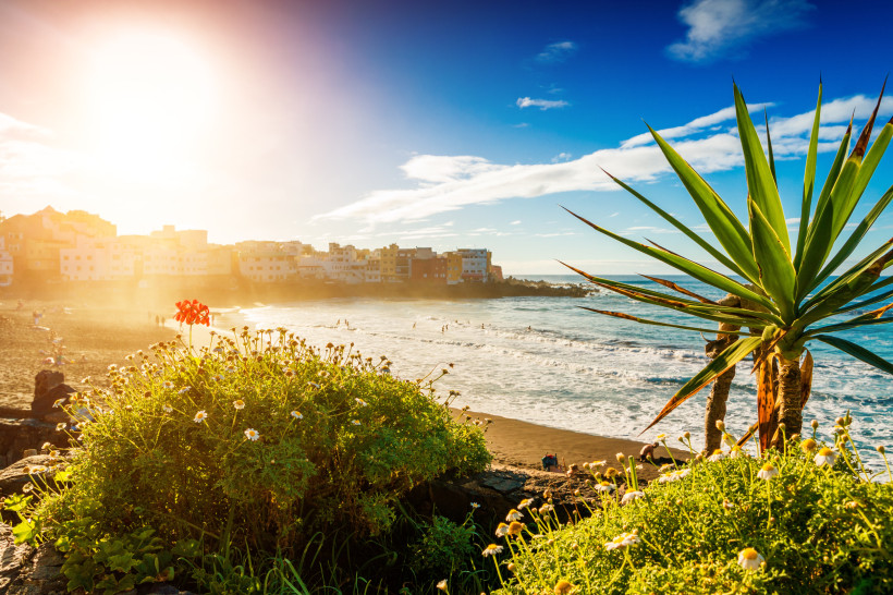 Teneriffa, Frühling Blick auf den Strand bei Sonnenaufgang