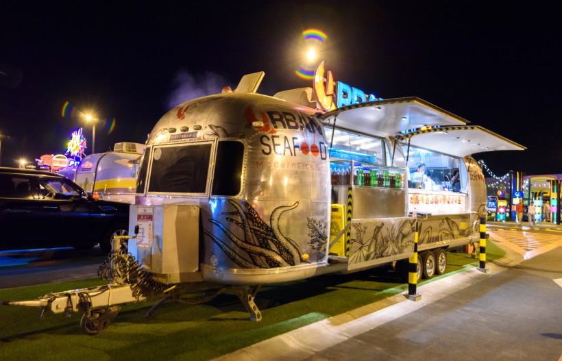 Dubai Food Festival Food Truck bei Last Exit Food Truck bei Nacht