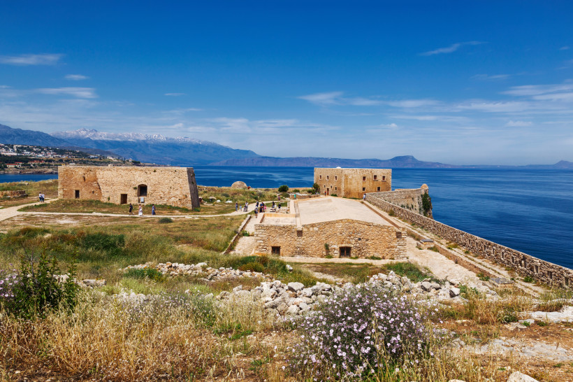 Fortezza von Rethymno mit Festungsmauern und Gebäuden am Meer