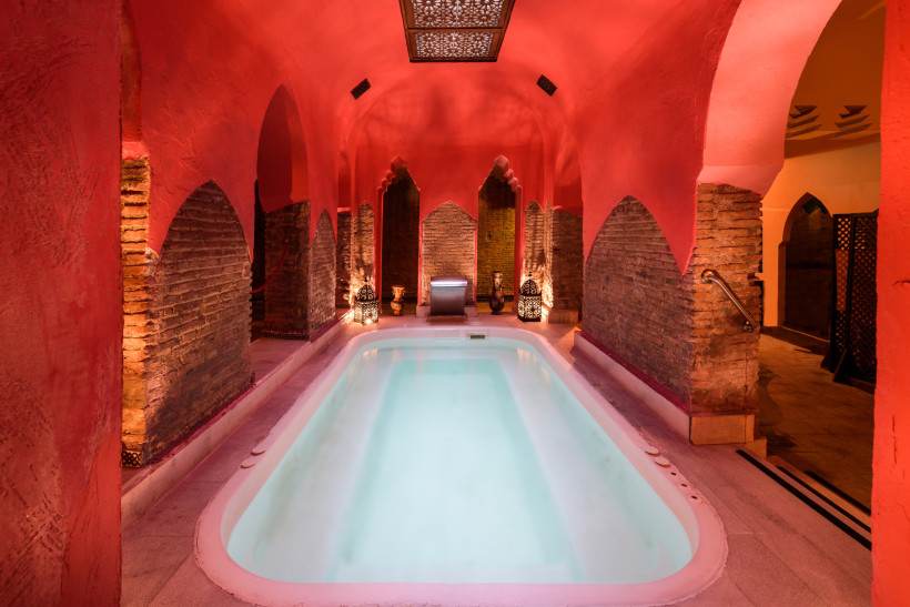 Orientalischer Hamam-Pool in einem Adults-Only-Wellnesshotel in Side an der Türkischen Riviera
