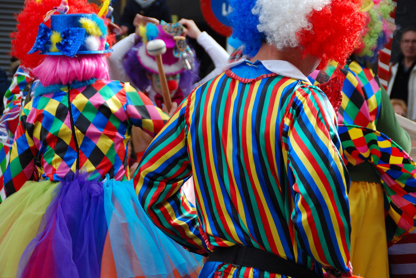 Spanien Karneval Karneval, verkleidete Menschen auf einem Straßenfest