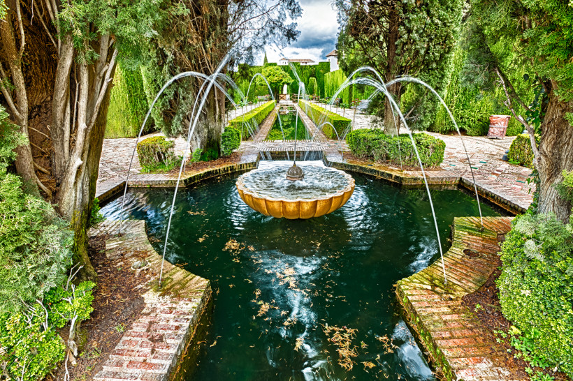 Generalife-Gärten in der Nähe des Alhambra-Komplex