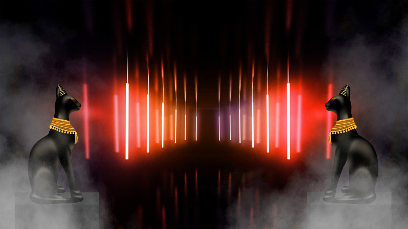 Ägypten - Hurghada Zwei schwarze Katzenstatuen im altägyptischen Stil mit goldener Verzierung stehen sich gegenüber in einer mystischen Szenerie mit roten und weißen Lichtern, Nebel und einem dunklen Hintergrund. Die Lichtstäbe erzeugen eine geheimnisvolle, fast futuristisc