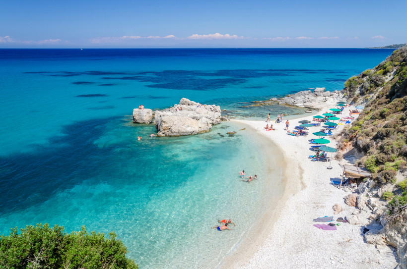 Zakynthos, Griechenland Touristen am Strand sonnen sich und baden