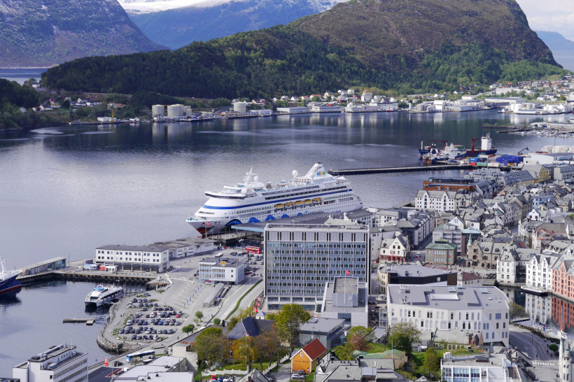 AIDAcosma im Hafen – moderne Kreuzfahrt mit AIDA