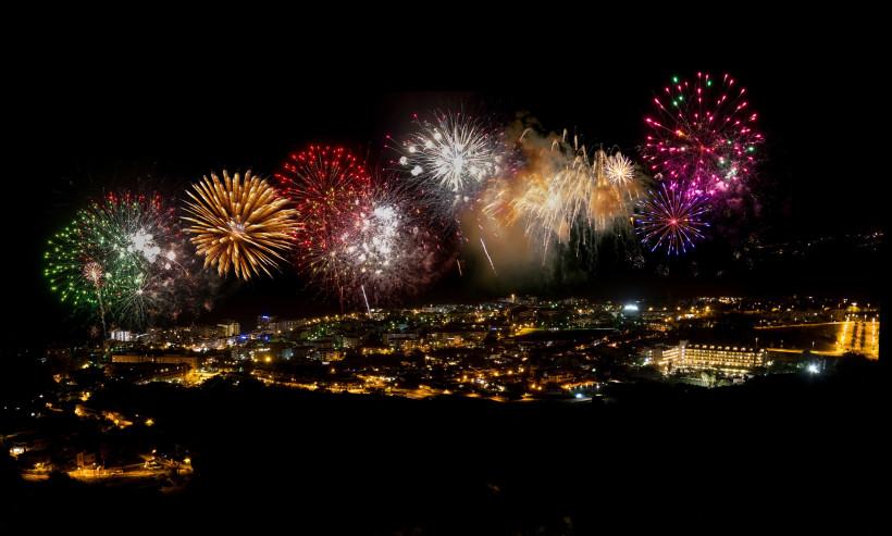 Feuerwerk Teneriffa Feuerwerk, Blick vom Berg über die Stadt