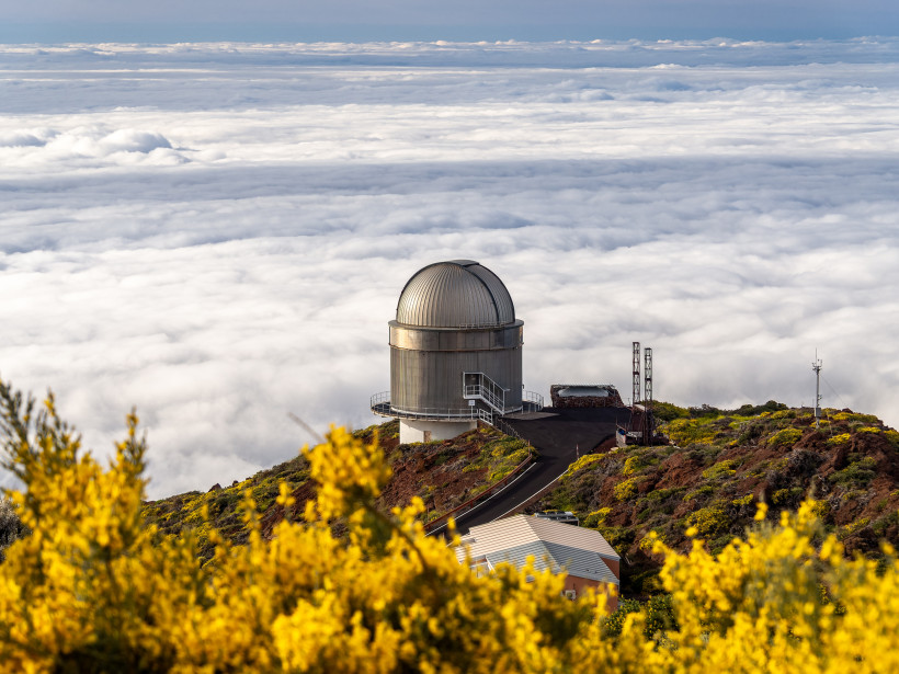 Observatorium am Roque de los Muchachos oberhalb der Wolken Kuppelobservatorium am Roque de los Muchachos über einer Wolkendecke