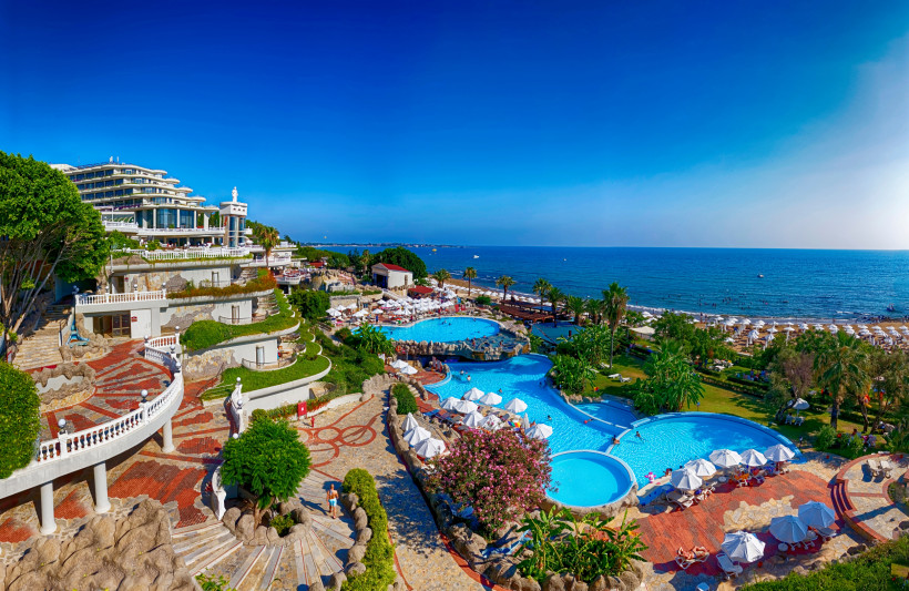 Crystal Sunrise Queen Luxury Resort