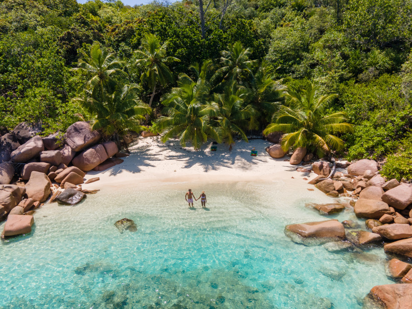 Seychellen -  Anse Lazio Anse Lazio Seychellen – Tropenstrand mit Palmen, Granitfelsen und türkisfarbenem Meer 2025/2026