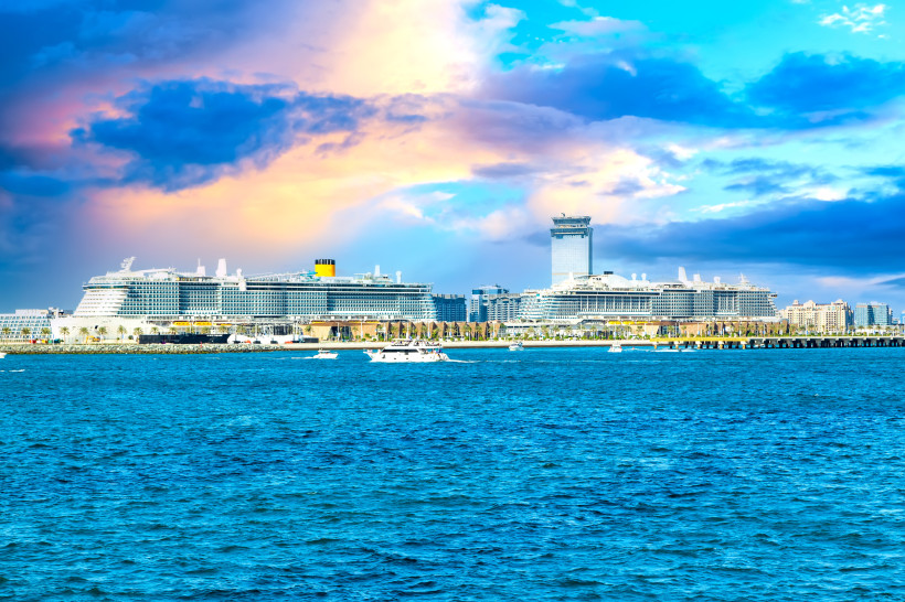 Kreuzfahrtschiffe am Kreuzfahrtterminal in Dubai