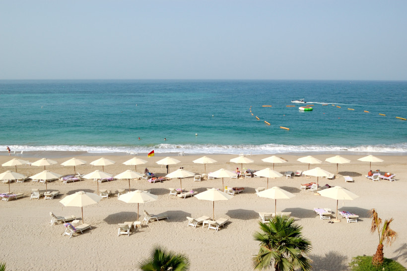 Fujairah, UAE Luxuriöses Strandhotel direkt am Meer. Strandferien an der Küste