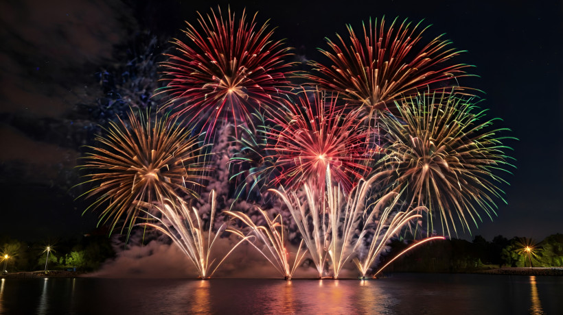 Feuerwerk Teneriffa Feuerwerk am Strand, Foto vom Wasser aus