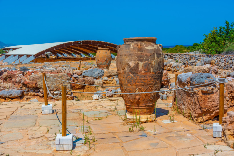Vorratsgefäße (Pithoi) im Palast von Malia, archäologische Ausgrabungsstätte