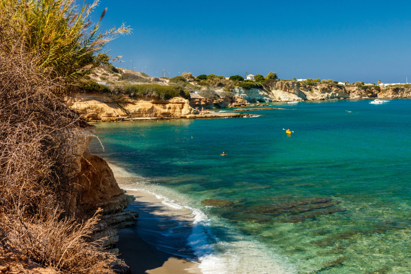 Limanakia Buchten bei Chersonissos, Kreta Limanakia-Buchten bei Chersonissos mit Felsenküste, kleinem Sandstrand und türkisblauem Meer