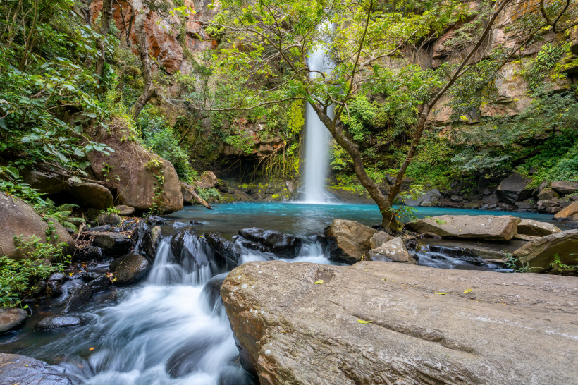 Catarata La Cangreja im Rincón de la Vieja Nationalpark Wasserfall Catarata La Cangreja im Rincón de la Vieja Nationalpark mit türkisfarbenem Wasserbecken in Costa Rica