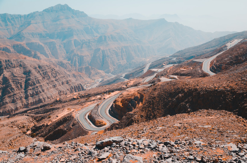 Jebel Jais in Ras Al Khaimah Bergstraßen zwischen höheren Berge, karge Landschaft