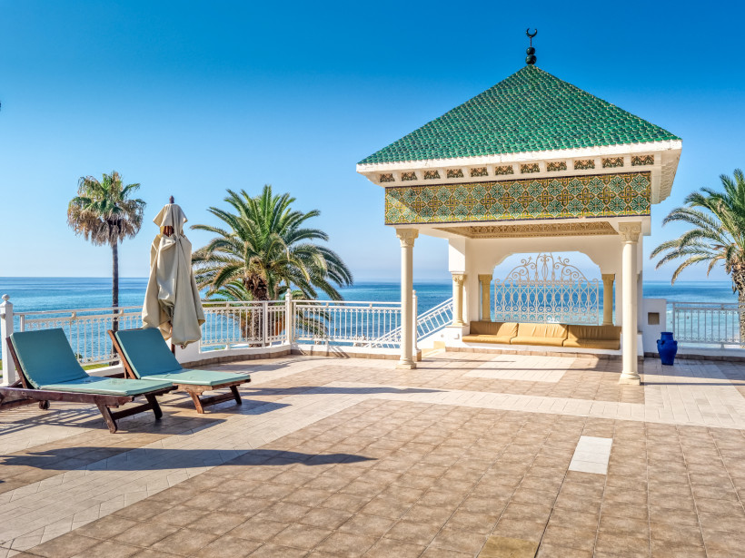 Pavillon mit dem Meer im Hintergrund, Hammamet, Tunesien