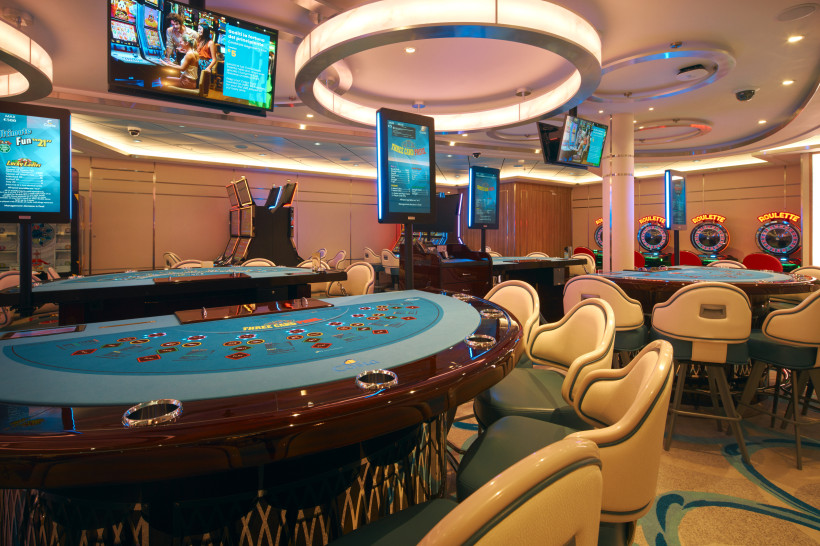 Casino an Bord eines Costa Kreuzfahrtschiffes Casino mit Roulette und Spieltischen auf einem Costa Kreuzfahrtschiff