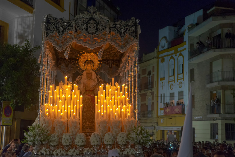 Fest der Heiligen Jungfrau Fest der Heiligen Jungfrau, Altar
