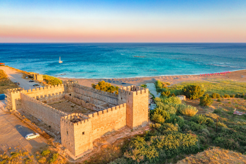 Festung von Frangokastello, Kreta Blick auf die Festung, den Strand und das Meer