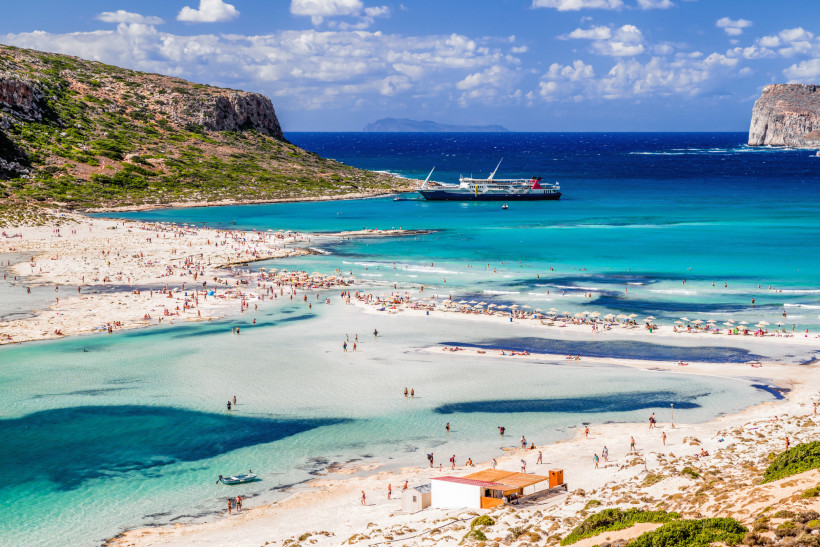 Balos, Kreta Strand mit flachem Wasser zwischen den Bergen
