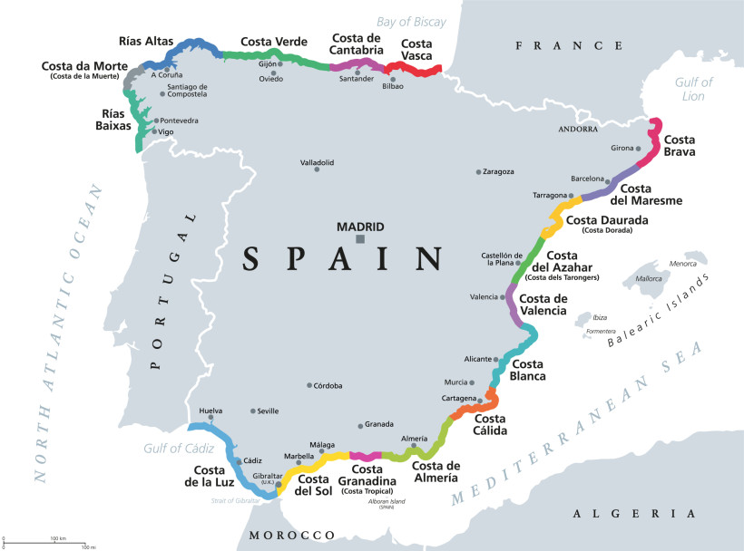 Karte von Spanien (Festland) mit markierten Küstenabschnitten und Strandregionen an Atlantik und Mittelmeer