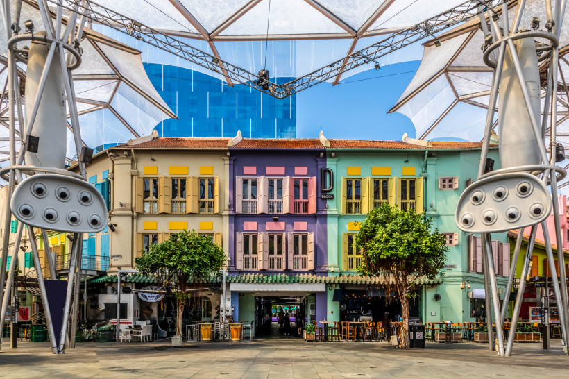 Bunte Fassaden in Clarke Quay Singapur Bunte Häuserfassaden und moderne Architektur im Viertel Clarke Quay in Singapur