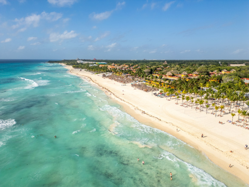 Playa del Carmen an der Riviera Maya mit kilometerlangem Sandstrand, türkisblauem Wasser und All Inclusive Hotels