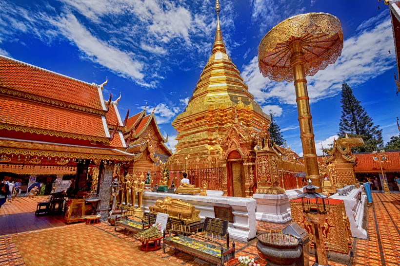 Wat Phra That Doi Suthep Chiang Mai – Goldener Tempel Goldene Tempelanlage Wat Phra That Doi Suthep in Chiang Mai – wichtiges Kulturhighlight und Sehenswürdigkeit in Nordthailand