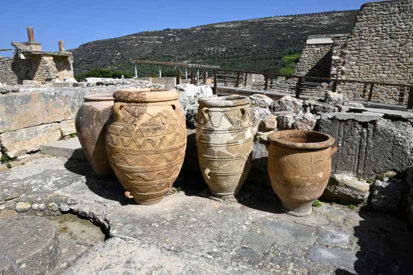 Große Vorratskrüge in den Ruinen des Palasts von Knossos auf Kreta