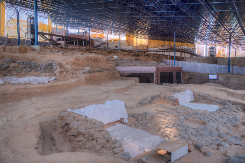 Cueva Pintada in Gáldar – Archäologisches Museum Gran Canarias Das Museo y Parque Arqueológico Cueva Pintada in Gáldar zeigt eindrucksvoll die Überreste einer vorspanischen Siedlung der Ureinwohner Gran Canarias, der Guanchen. Unter einer schützenden Dachkonstruktion können Besucher die freigelegten Wohnhäuser und di