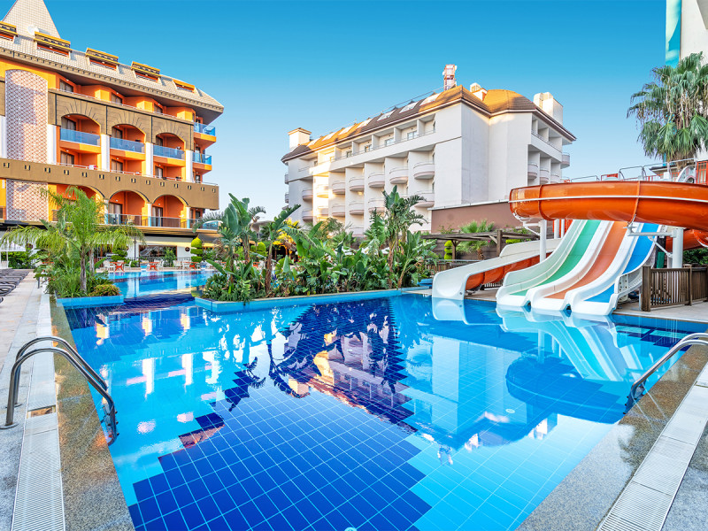 Hotel Orange Palace Side