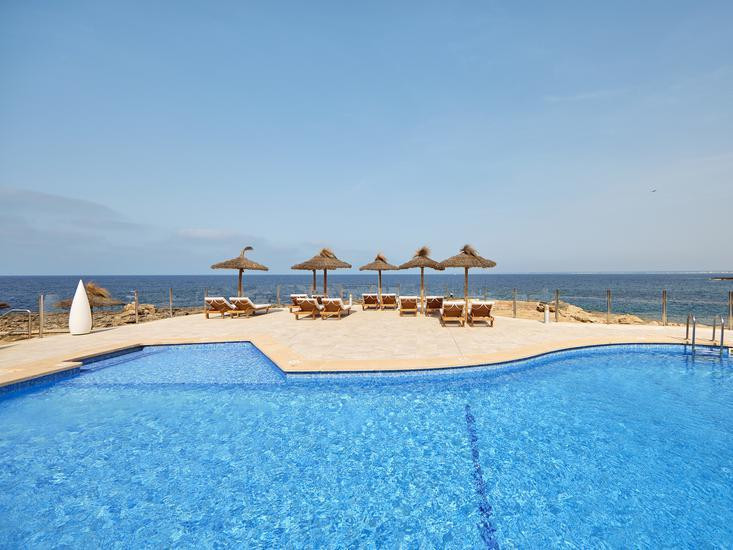 Cabo Blanco Universal