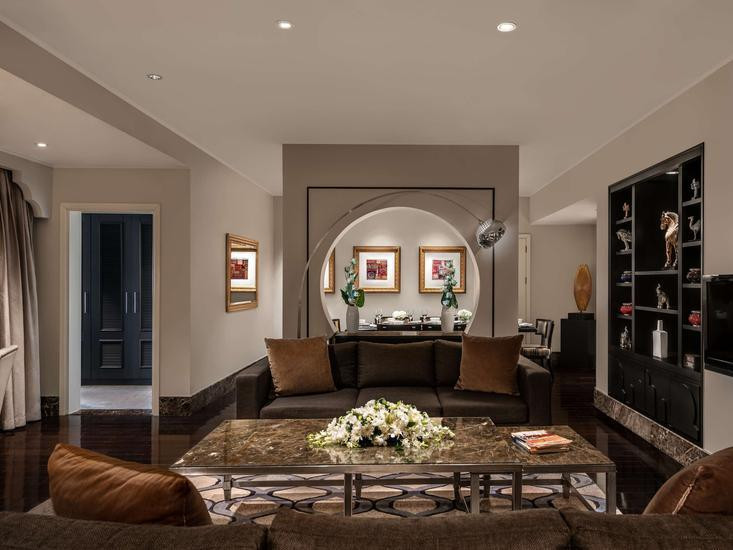 Oaks Ibn Battuta Gate