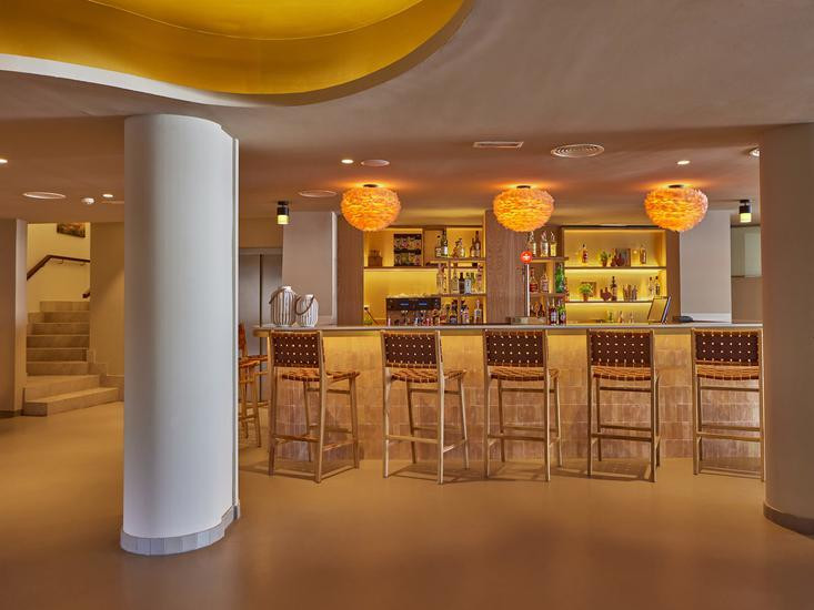 Cabo Blanco Universal