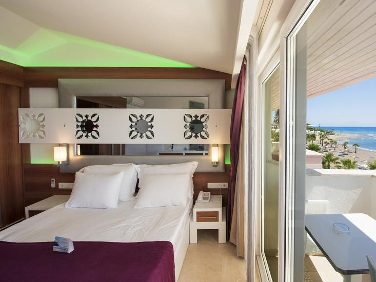 Flora Garden Beach (+16)