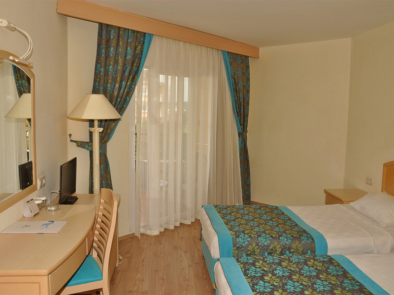 Hotel Aska Just in Beach