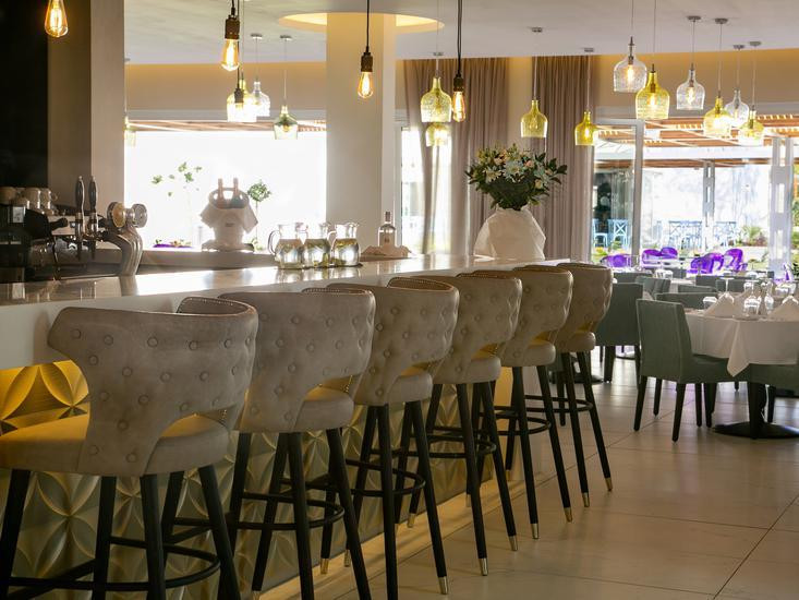 Vangelis Hotel and Suites
