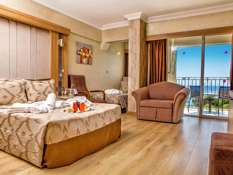 Laur Hotels Experience Elegance