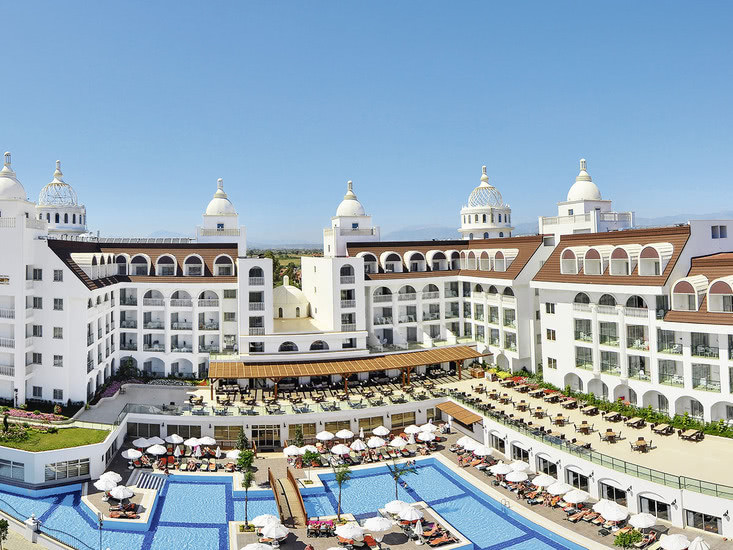 Hotel Side Crown Serenity