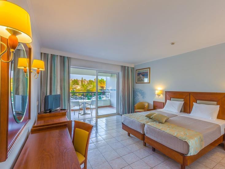 Kipriotis Maris Suites