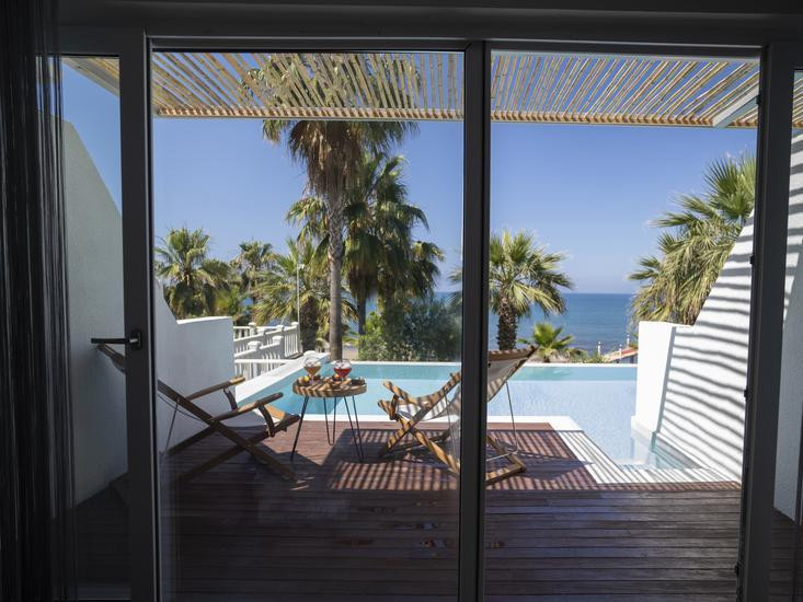 Flora Garden Beach (+16)