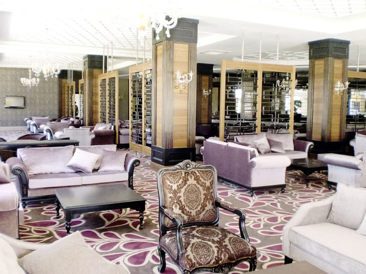 Hotel Side Crown Palace