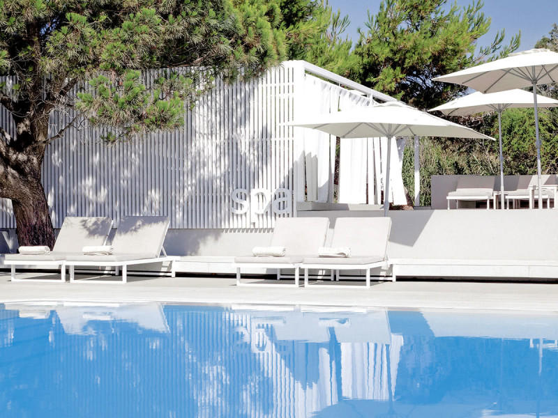 The Bay Hotel & Suites